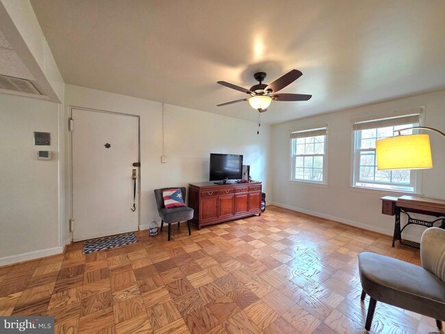 Building Photo - 6620 Boulevard View Unit A1