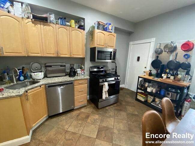 Photo - 18 Portsmouth St Unit 18 Portsmouth Street