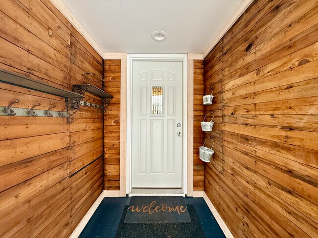 Photo - 717 Warner Ave