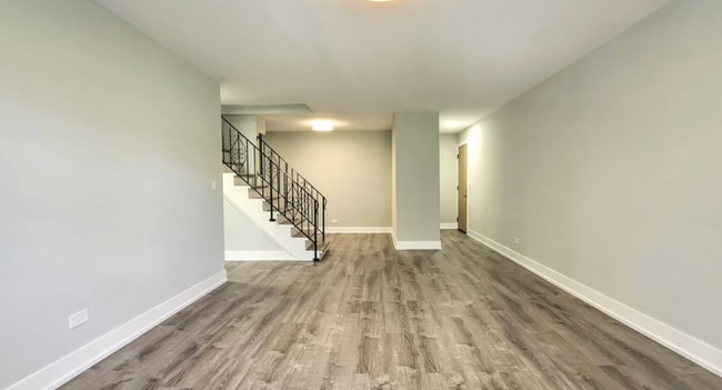 Building Photo - 456 W Barry Ave