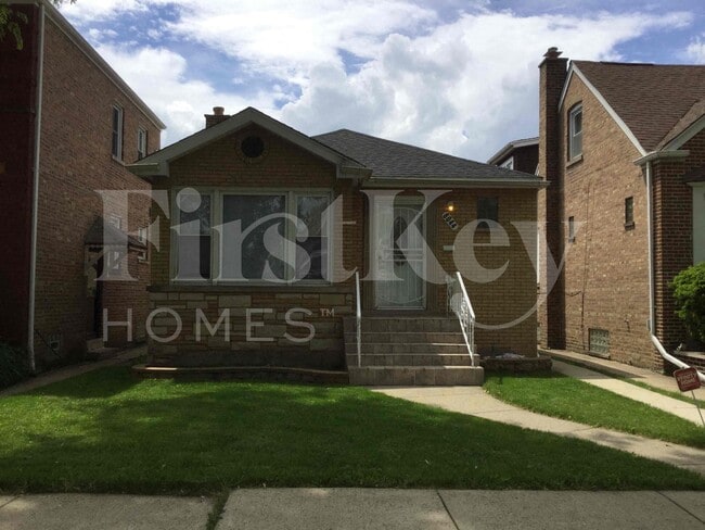 Building Photo - 8044 S Maplewood Ave