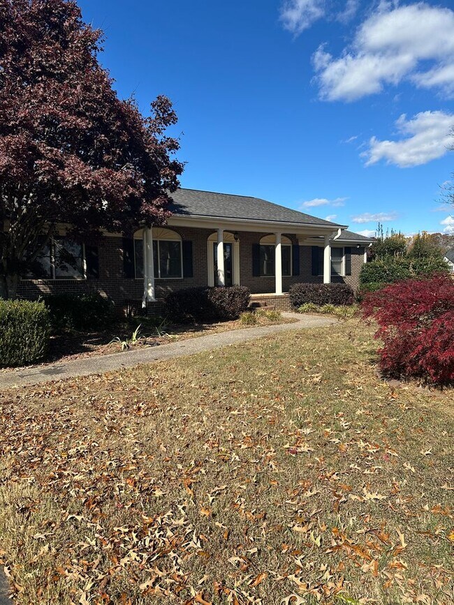 Photo - HOME AVALIABLE FOR RENT ON 2 ACRES!