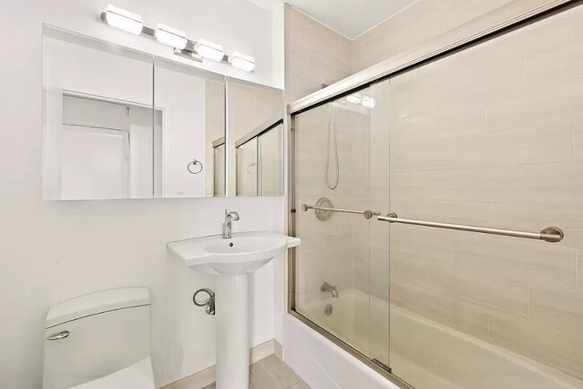 22 W 15th St Unit 8A
