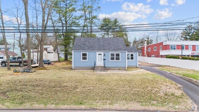 Building Photo - 267 N Washington St Rental