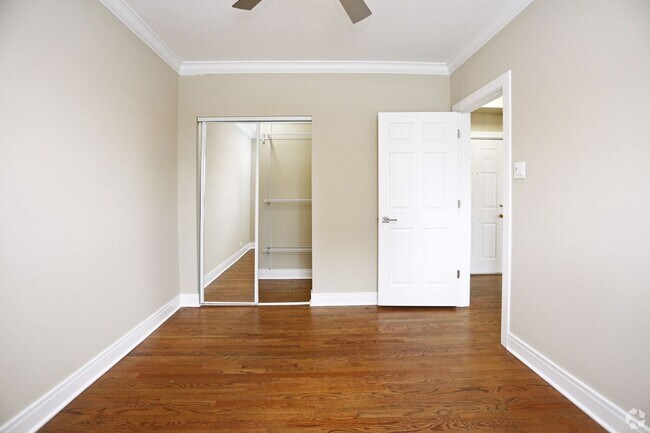 Photo - 901 W Argyle St