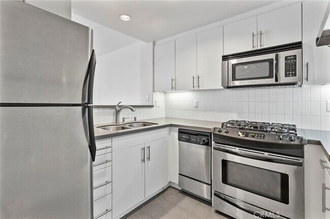 Photo - 159 W Green St