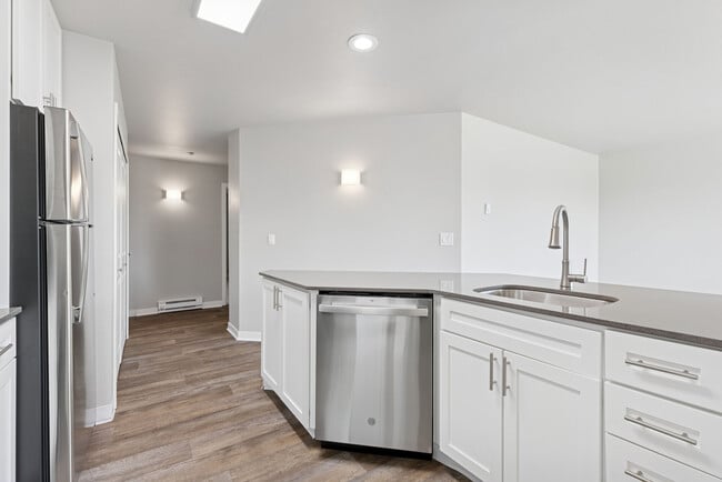 Sunset Summit Apartments