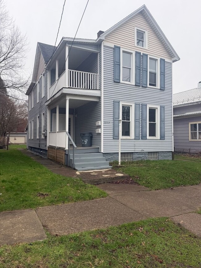 Building Photo - 1017 W 5th St Unit #1