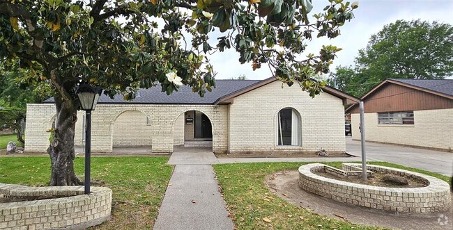 Building Photo - 1602 Luella Ave Rental