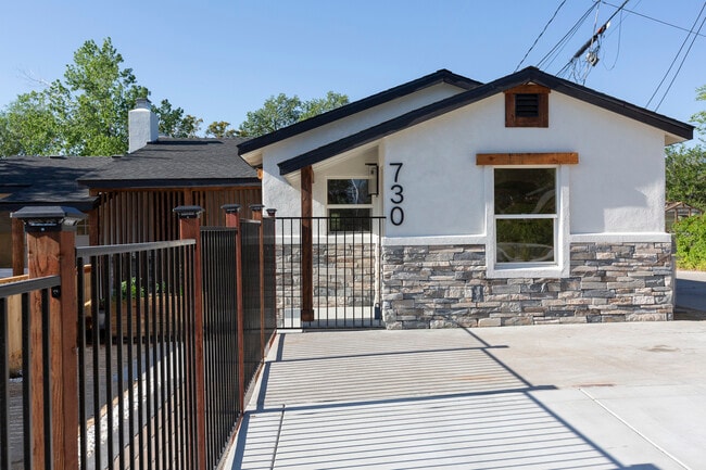 Photo - 730 W Pueblo St House