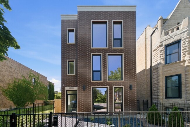Building Photo - 2931 W Washington Blvd