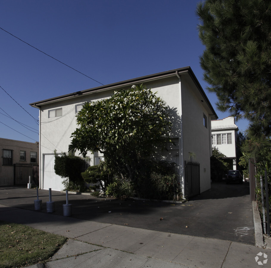 Photo - 4055-4059 1/2 Melrose Ave Apartments