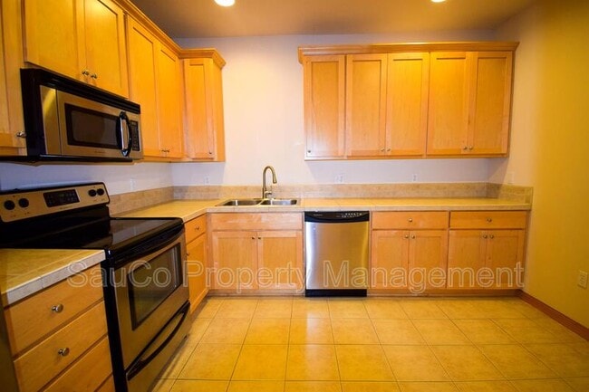 Photo - 2025 Elm St Unit 4-A