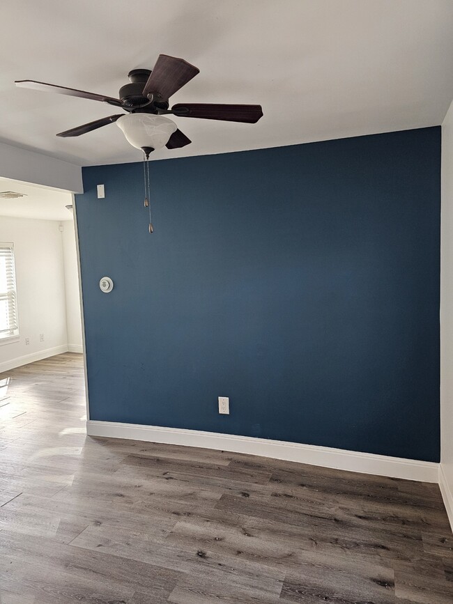 Photo - 211 W Mitchell St