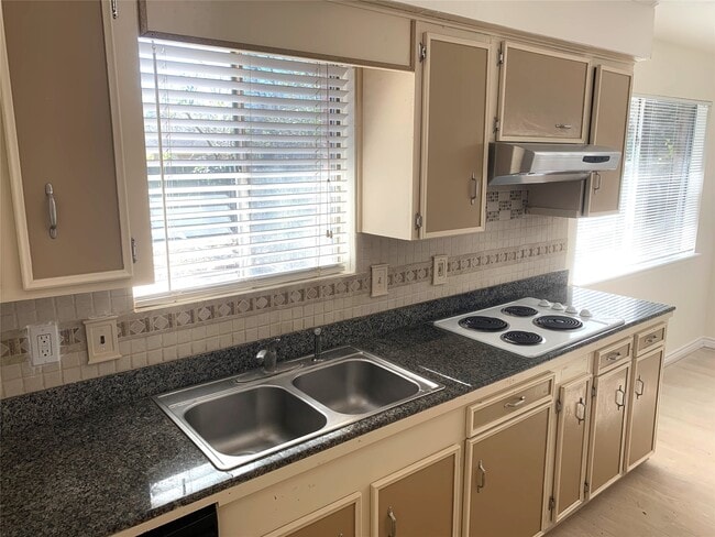 Photo - 13611 Elm Ct