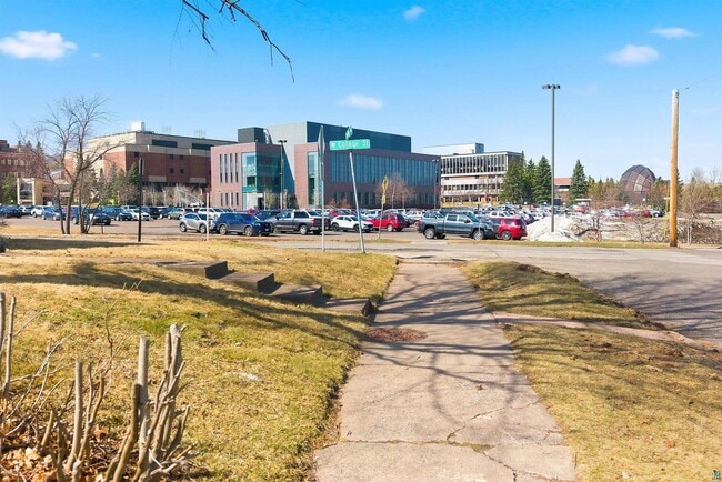 Photo - 221 Snelling Ave