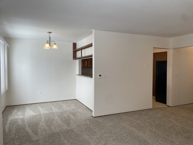 Área de comedor - 2725 Burgundy Dr