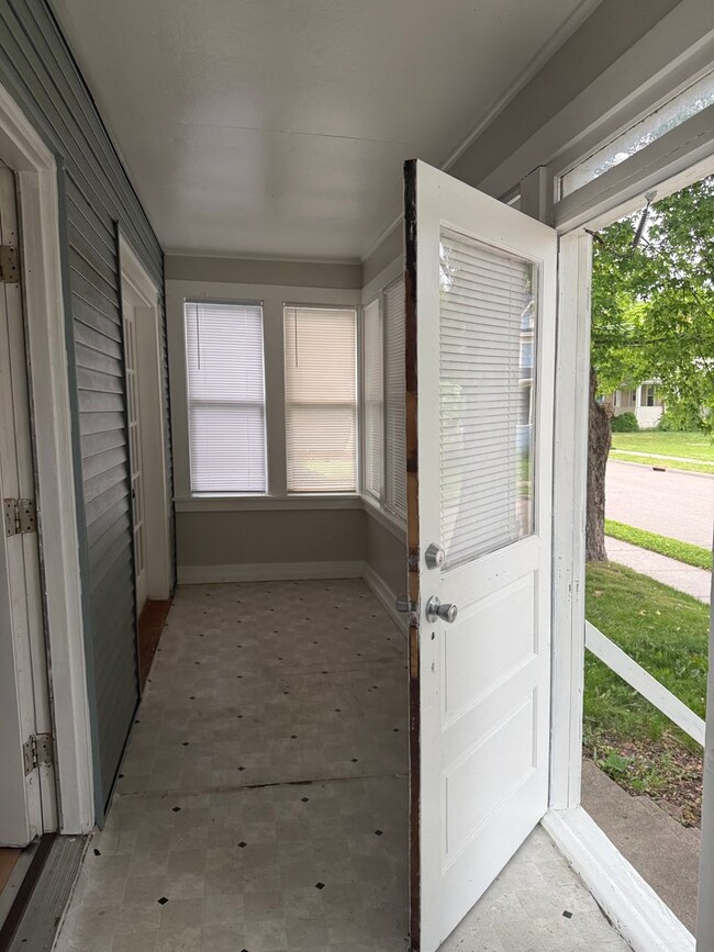 Photo - 1213 Grand St Unidad Lower