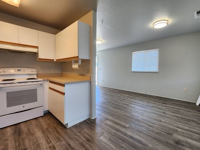 352 S Calapooia St Unidad EA-000D | Unit D