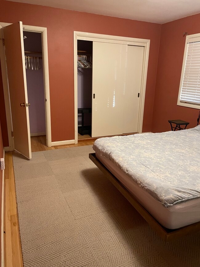 queen bedroom - 3433 NE Cadet Ave Unidad Upper