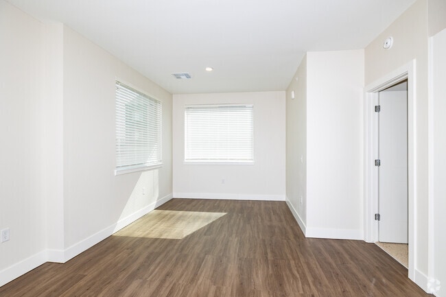 2BR, 2BA - 1,098SF - Castlewood - Living Room - Prose at Parkvale