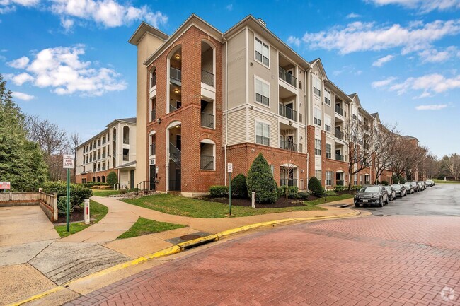 Building Photo - Beautiful 2 Bedroom 2 Bathroom Condo In Mu...