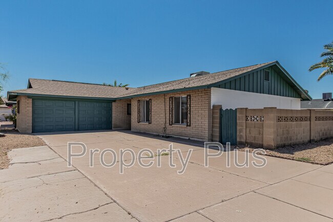 Building Photo - 1905 E Cairo Dr