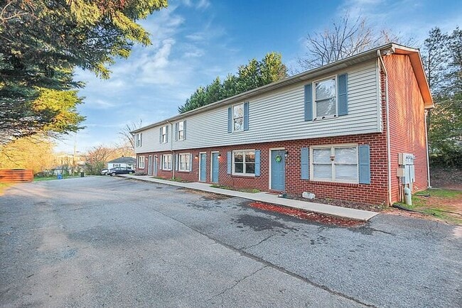 Photo - Updated 2BD/1.5BA Hickory Townhome