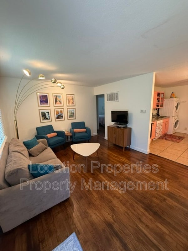 Photo - 608 W 25th St