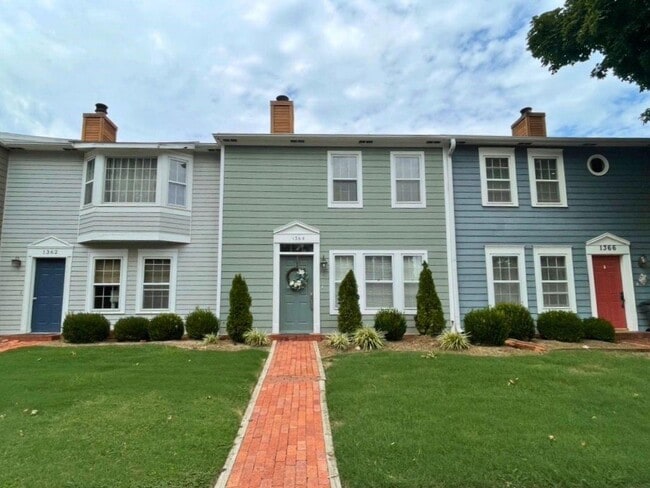 Photo - 1364 E Masonic Dr