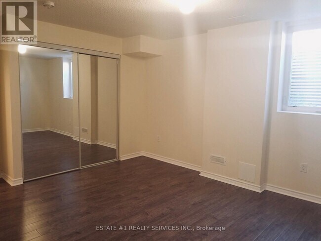 Photo - 12 Locarno St