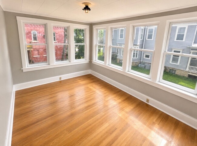 Photo - 571 Jefferson St Unidad 2