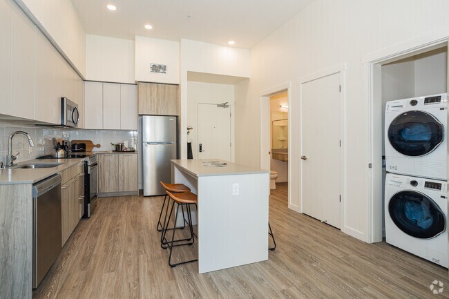 1BR, 1BA - 692SF