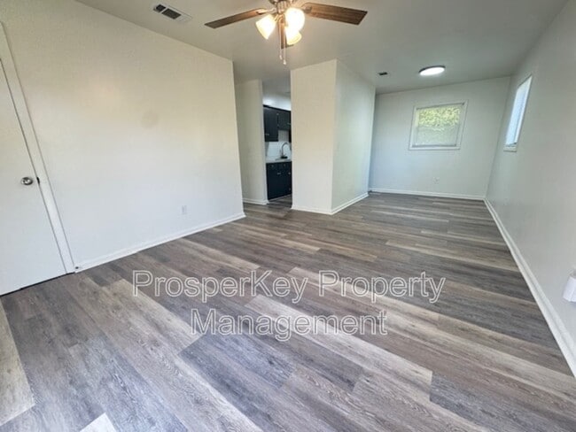 Photo - 4794 Gardiner Dr