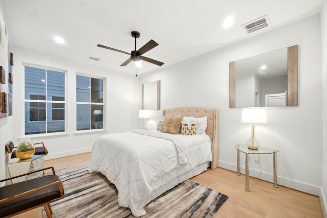 2212 Lou Ellen Ln