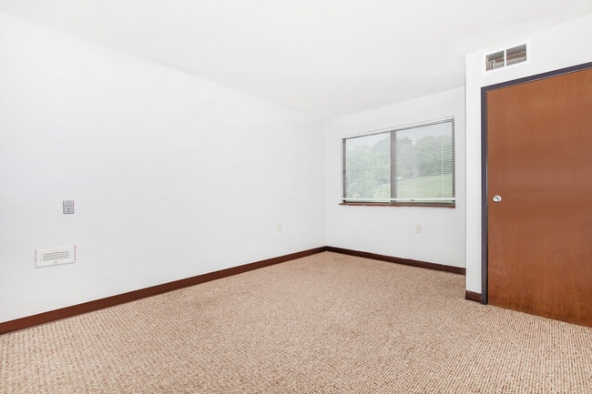 Photo - Summit at Elm Street Apartments