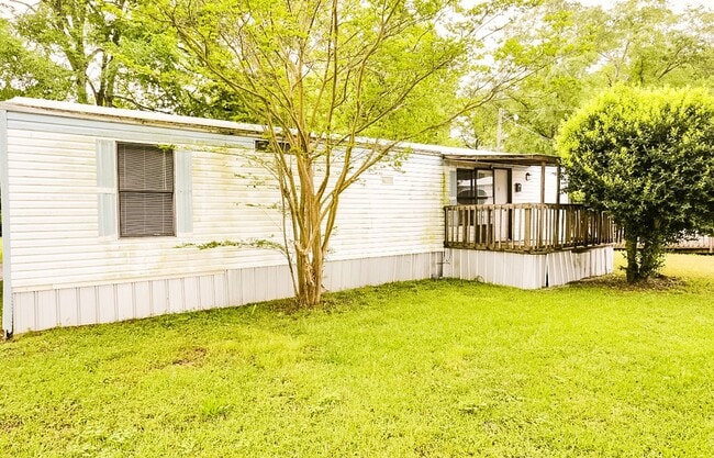 Building Photo - 2 Bed & 1 bath Trailer in Jville! Rental