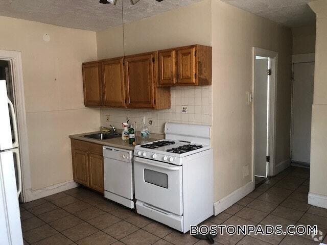 Building Photo - 186 Naples Rd Rental