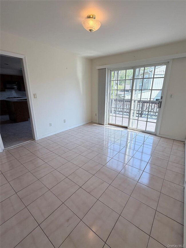 Photo - 216 Maple Ave