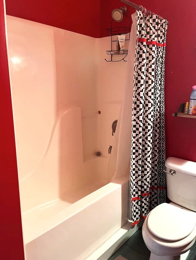 Bath - 8205 Franklin Blvd Unit 2