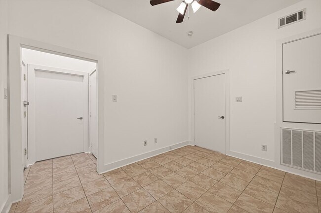Photo - 724 Ruthven St