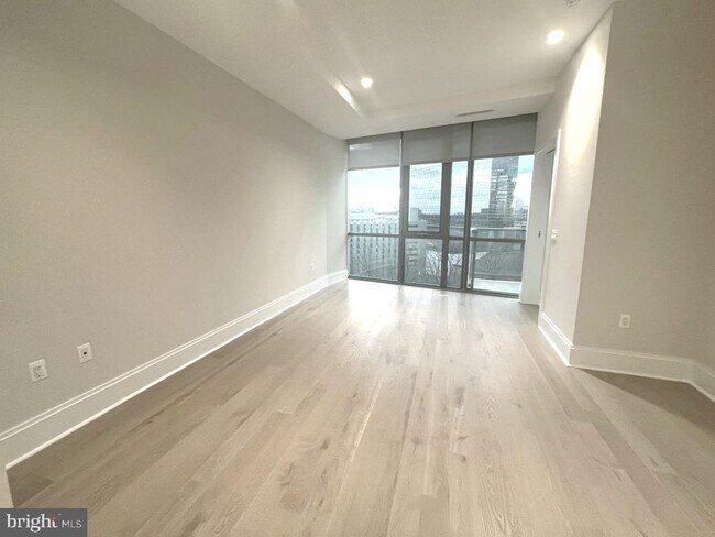 Photo - 7887 Jones Branch Dr Unidad 1104