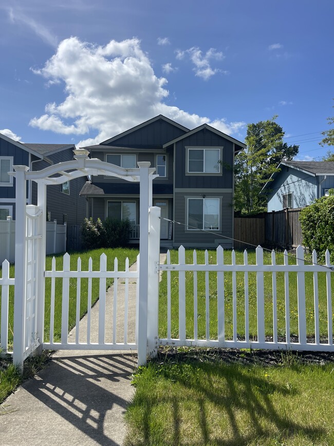 Photo - 1438 E Morton St