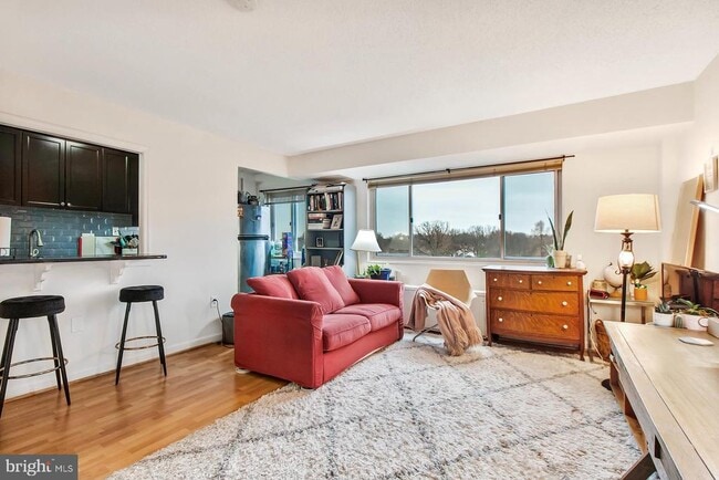 Building Photo - 2500 N Van Dorn St Unit 918