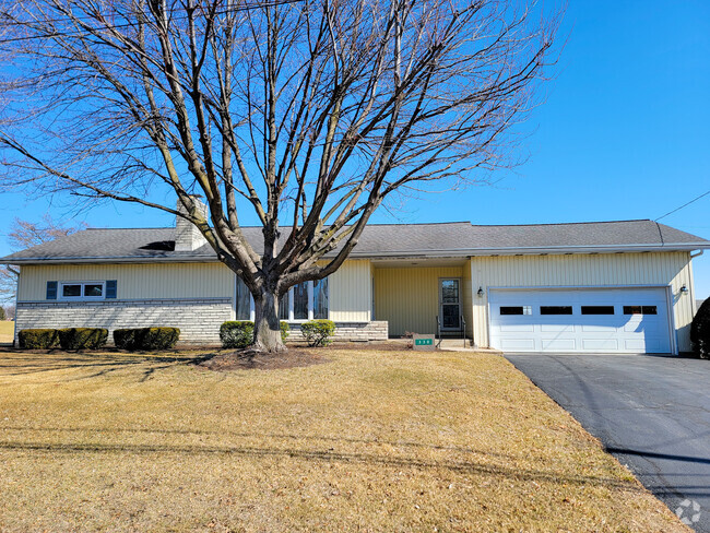 Building Photo - 330 N Railroad St Rental