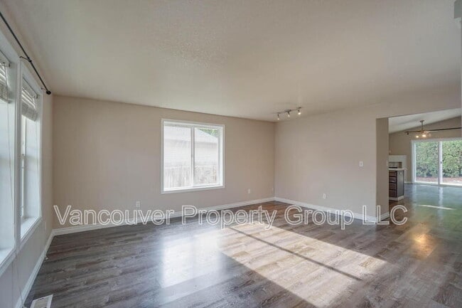 Photo - 8601 NE 84th St