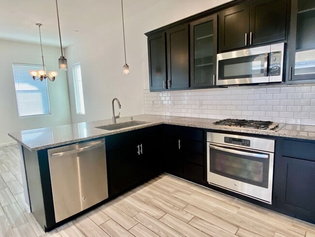 Building Photo - AVAILABLE BY 6/19/26. 4 BED, 2.5 BATHS, 1763 SQ FT STAINLESS STEEL APPLIANCES INCLUDED