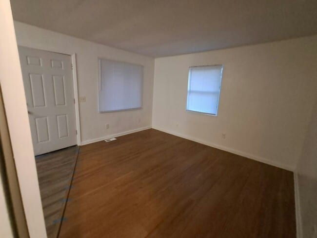 Building Photo - 2529 W Riverview Ave Unit A Rental