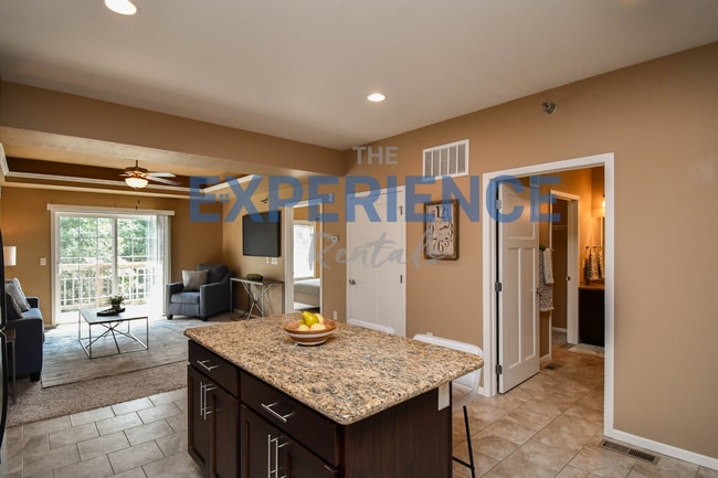 Photo - 7438 S Louise Ave Unidad 102