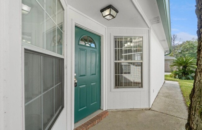 Photo - 1810 Hurlburt Rd